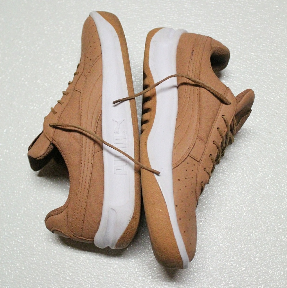 Vintage Tan/White Pumas
